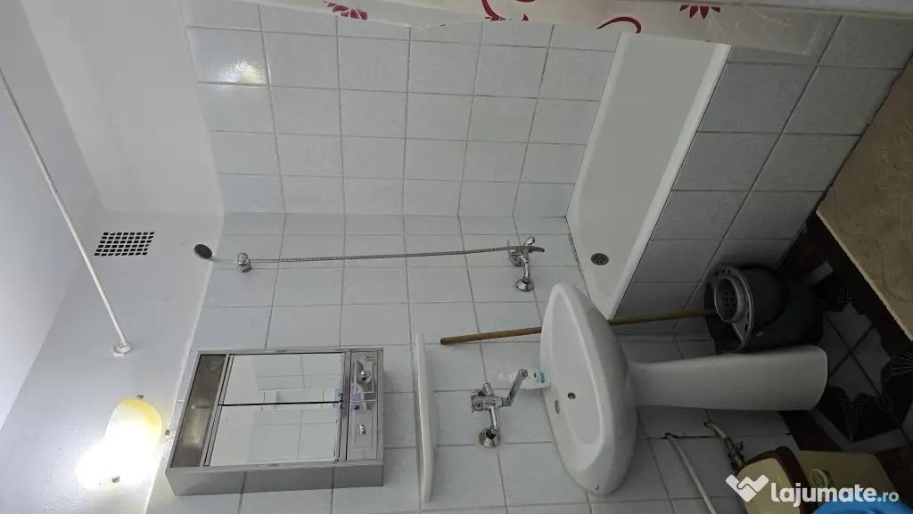 Ofer spre inchiriere Garsoniera confort 1