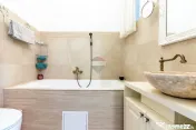 Apartament 4 camere in vila Turda | Basarab Metrou | curt...