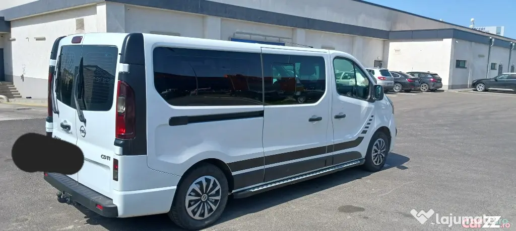 Opel Vivaro 8+1 locuri