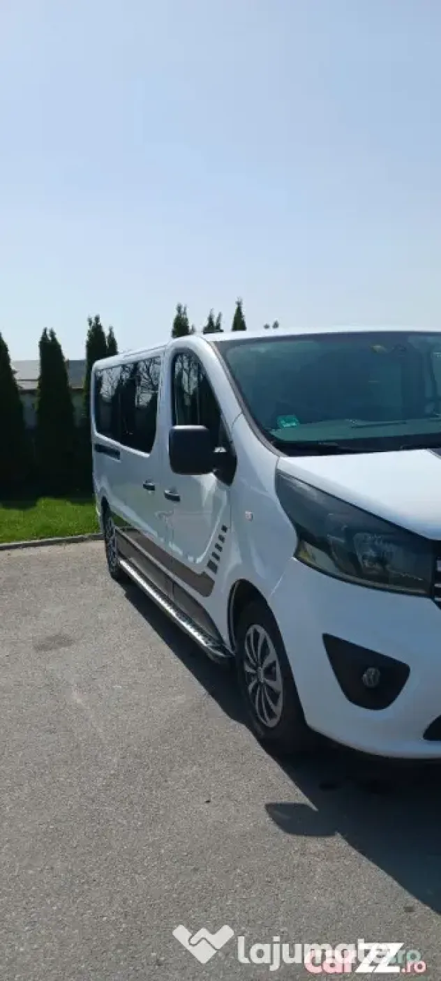 Opel Vivaro 8+1 locuri