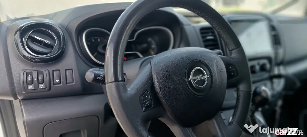 Opel Vivaro 8+1 locuri