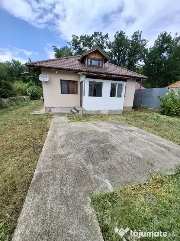 Casă cu teren generos la marginea Parcului Dendrologic | Mihăești, Arg