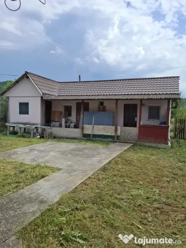 Casă cu teren generos la marginea Parcului Dendrologic | Mihăești, Arg