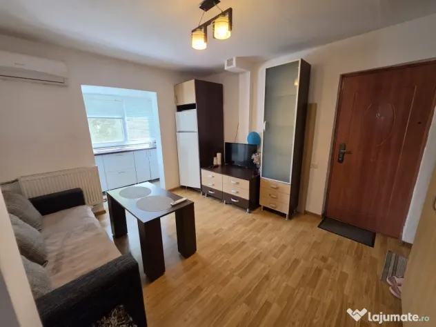 De închiriat apartament cu 2 camere, decomandat, 340 €