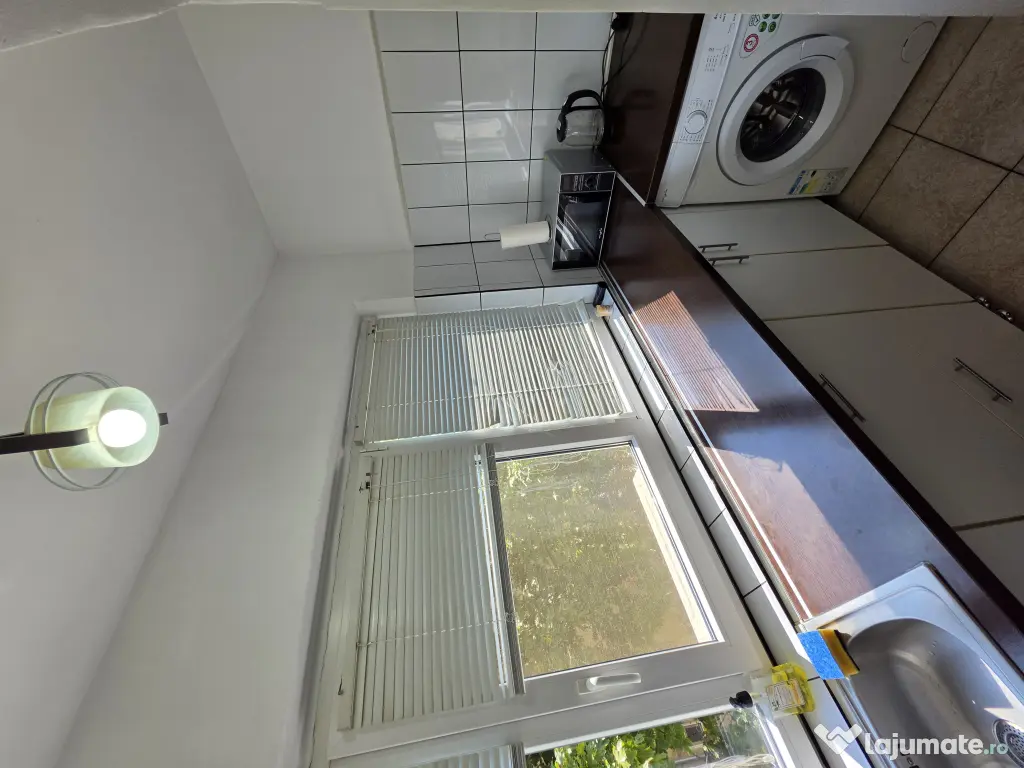 De închiriat apartament cu 2 camere, decomandat, 340 €