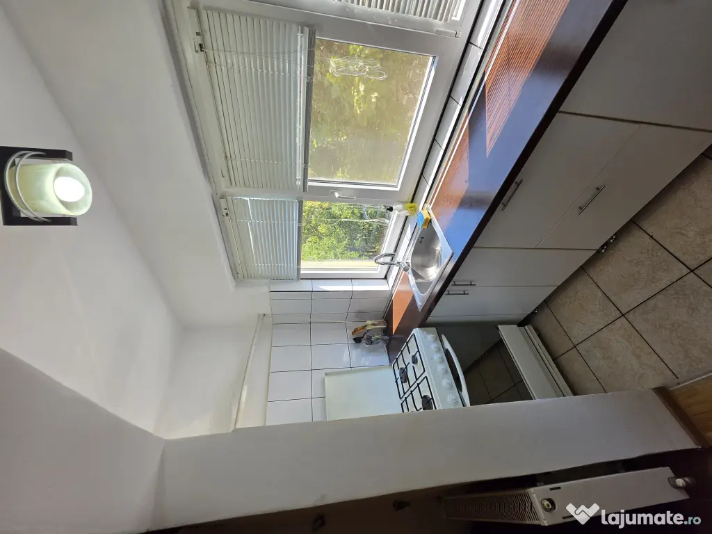 De închiriat apartament cu 2 camere, decomandat, 340 €