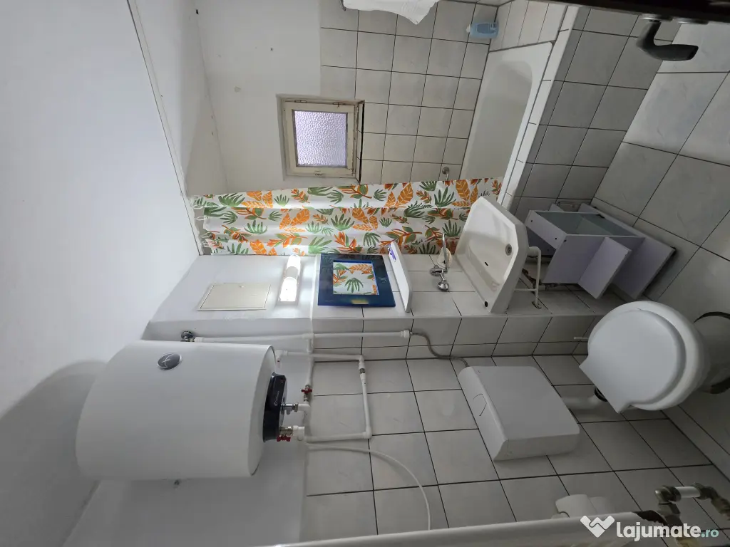 De închiriat apartament cu 2 camere, decomandat, 340 €