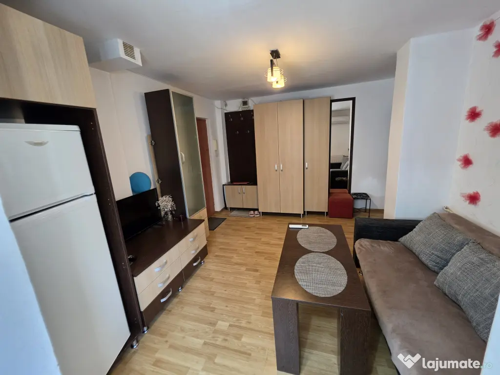 De închiriat apartament cu 2 camere, decomandat, 340 €