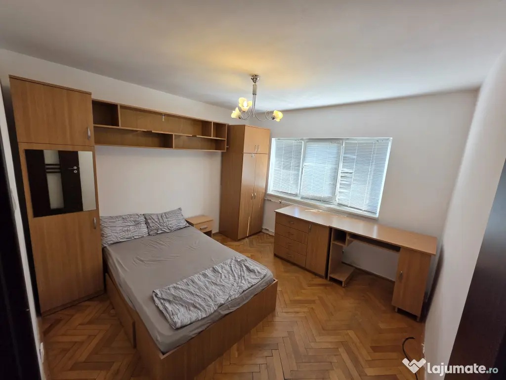 De închiriat apartament cu 2 camere, decomandat, 340 €