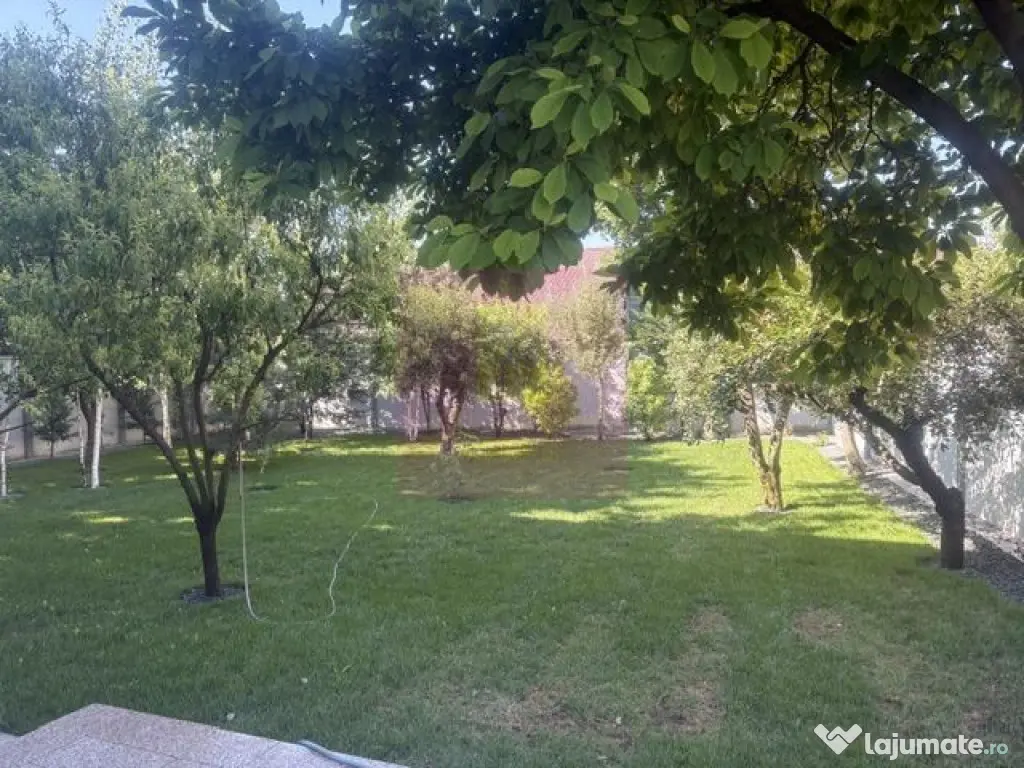 Vila P+1+M incojurata de o oaza de liniste si verdeata Br...