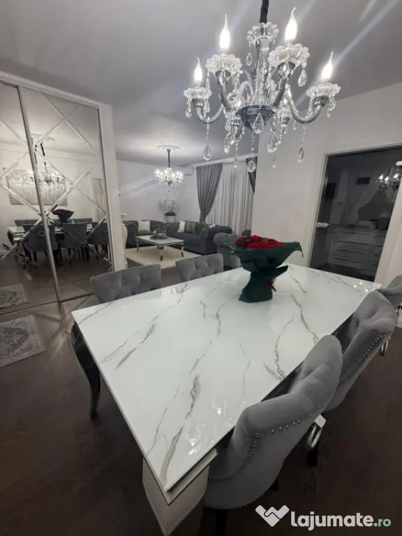 Vand apartament 3camere 80 mp+balcon 5mp zona Vivo