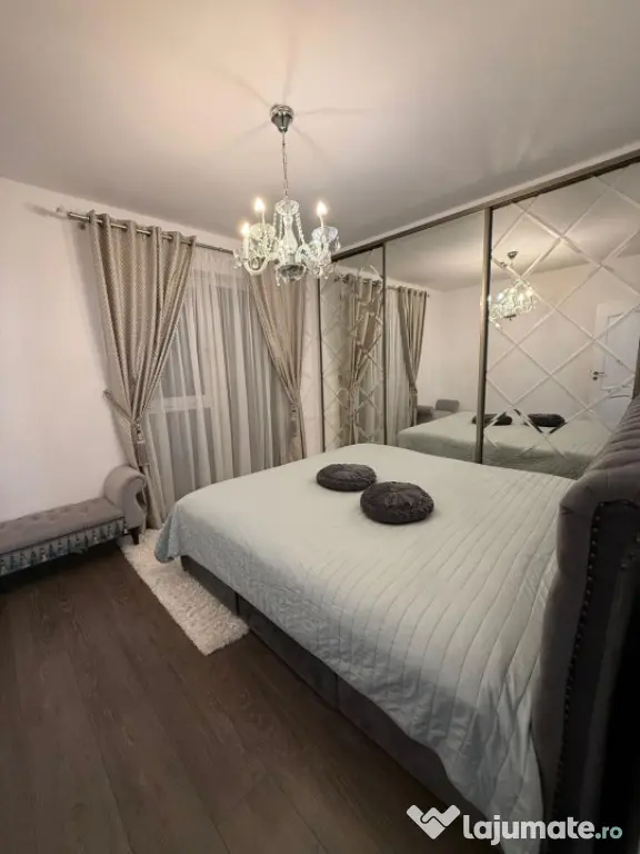 Vand apartament 3camere 80 mp+balcon 5mp zona Vivo