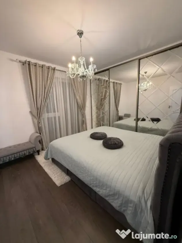 Vand apartament 3camere 80 mp+balcon 5mp zona Vivo