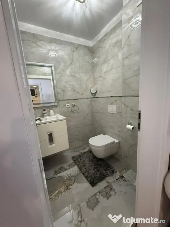 Vand apartament 3camere 80 mp+balcon 5mp zona Vivo