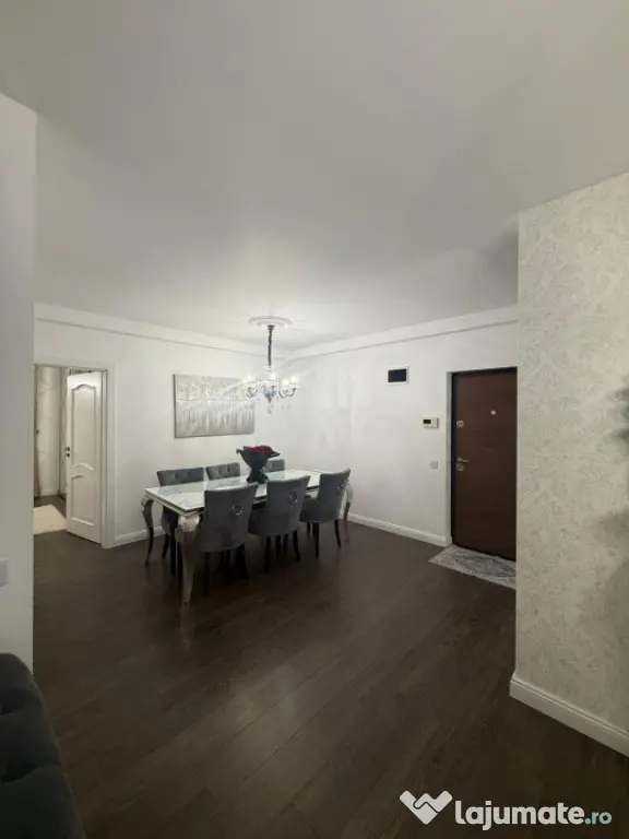Vand apartament 3camere 80 mp+balcon 5mp zona Vivo