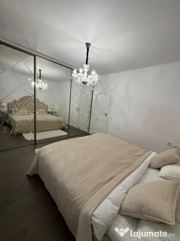 Vand apartament 3camere 80 mp+balcon 5mp zona Vivo