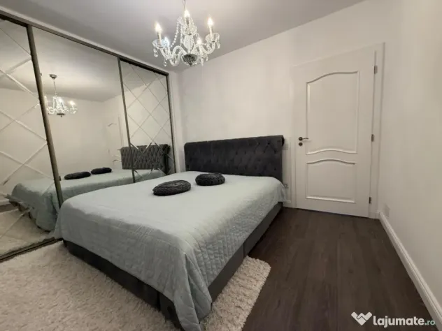 Vand apartament 3camere 80 mp+balcon 5mp zona Vivo