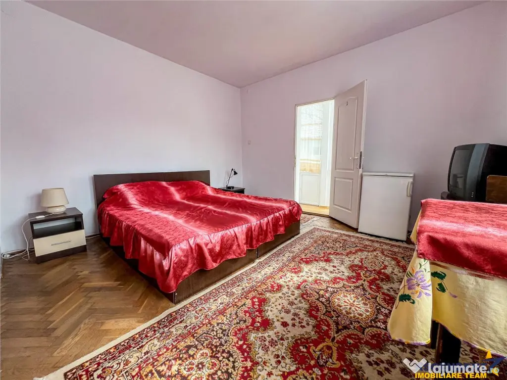 FILM! Vila pe 7 camere: servicii rezidential turism, in Co