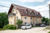 Apartament cu 3 camere, parcare, curte si spațiu depozit... 