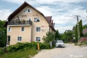 Apartament cu 3 camere, parcare, curte si spațiu depozit... 
