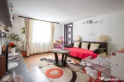 Apartament cu 3 camere, parcare, curte si spațiu depozit... 