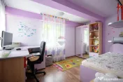 Apartament cu 3 camere, parcare, curte si spațiu depozit... 