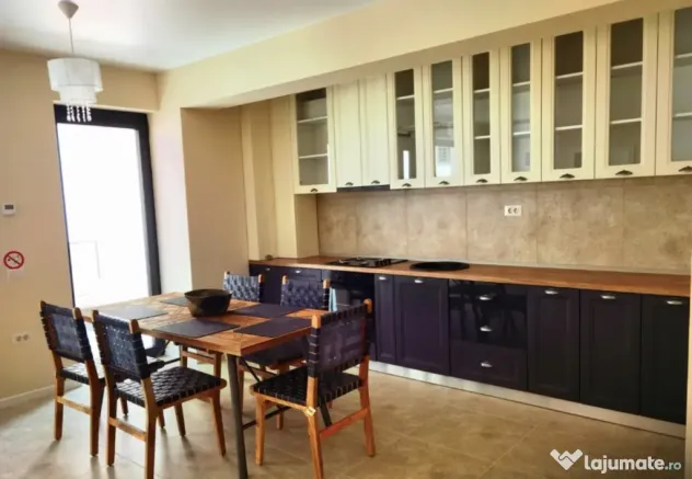 Vânzare apartament 4 camere și 3 parcări cu încărcare electrică