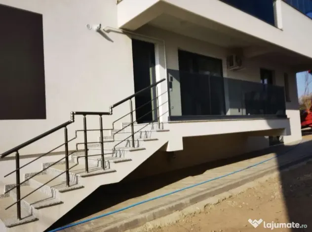 Vânzare apartament 4 camere și 3 parcări cu încărcare electrică
