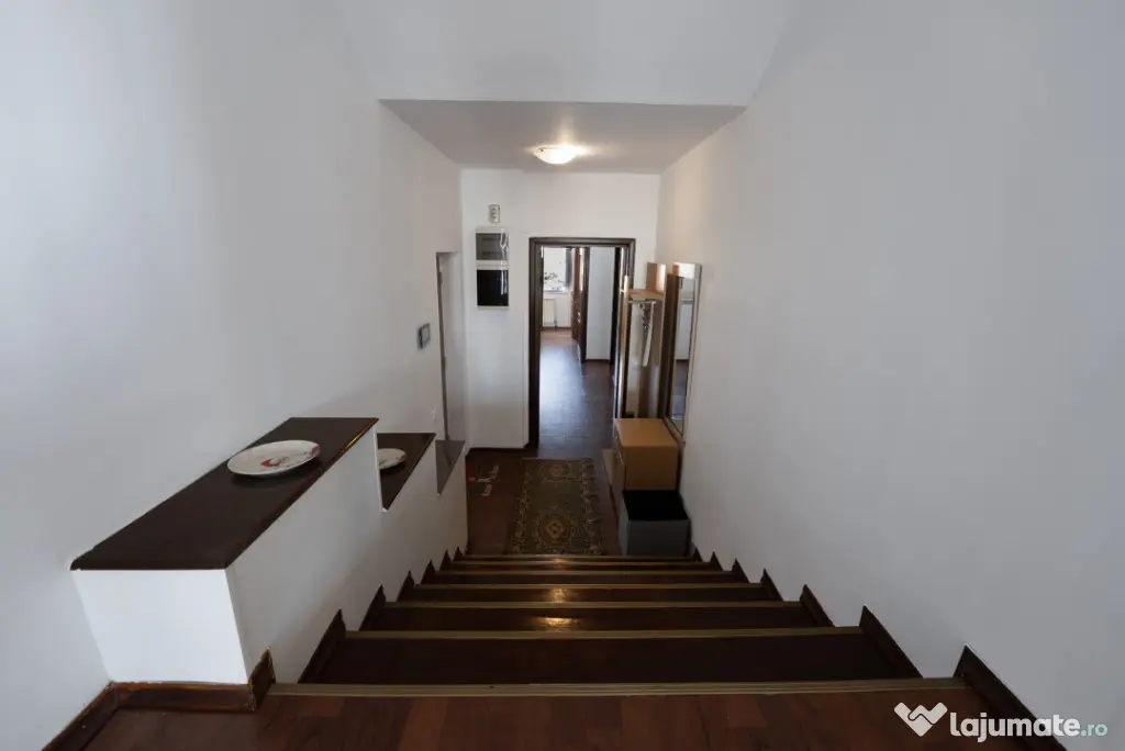 DOROBANȚI – POLONĂ, 4 CAMERE, 231 MP TOTAL, GARAJ, COMIS