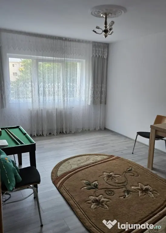 Apartament Cu 3 Camere Decomandate Etaj 2 - Zona Obcini