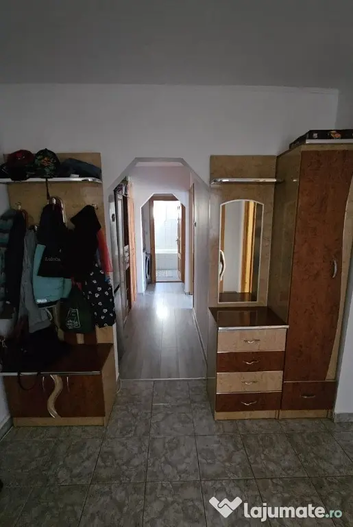 Apartament Cu 3 Camere Decomandate Etaj 2 - Zona Obcini