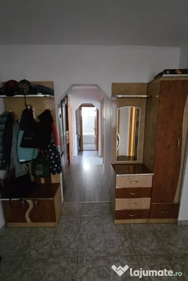 Apartament Cu 3 Camere Decomandate Etaj 2 - Zona Obcini