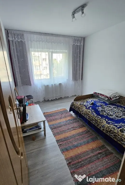 Apartament Cu 3 Camere Decomandate Etaj 2 - Zona Obcini