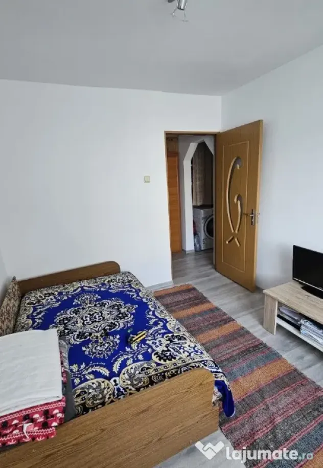 Apartament Cu 3 Camere Decomandate Etaj 2 - Zona Obcini