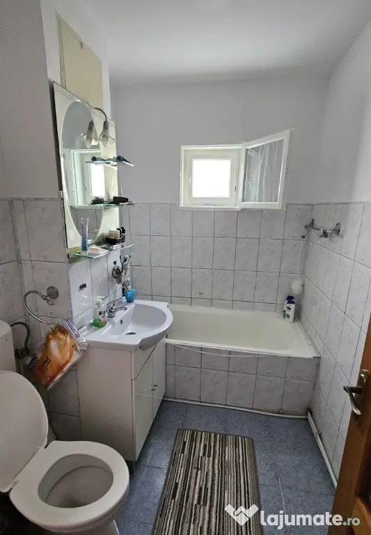 Apartament Cu 3 Camere Decomandate Etaj 2 - Zona Obcini