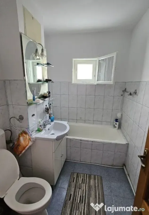 Apartament Cu 3 Camere Decomandate Etaj 2 - Zona Obcini