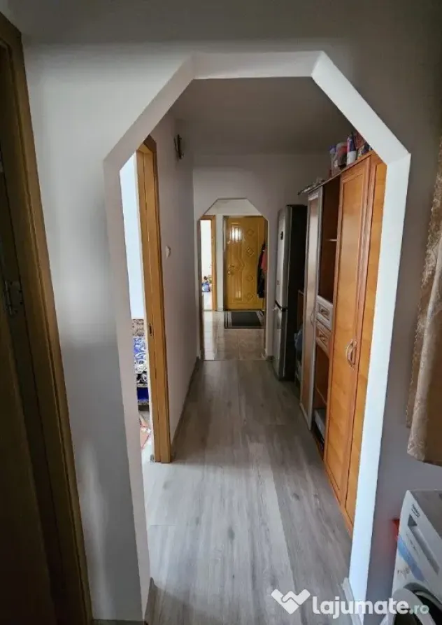 Apartament Cu 3 Camere Decomandate Etaj 2 - Zona Obcini
