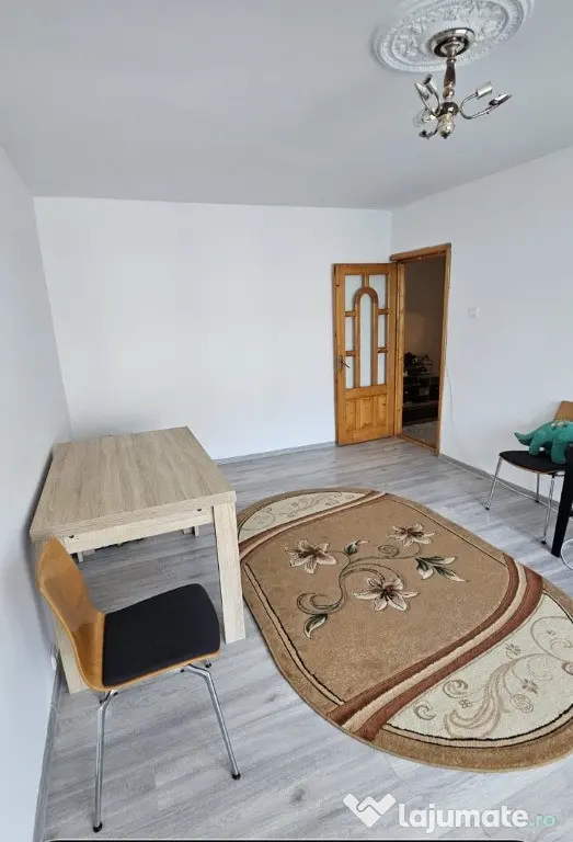 Apartament Cu 3 Camere Decomandate Etaj 2 - Zona Obcini