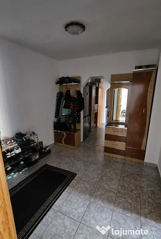 Apartament Cu 3 Camere Decomandate Etaj 2 - Zona Obcini