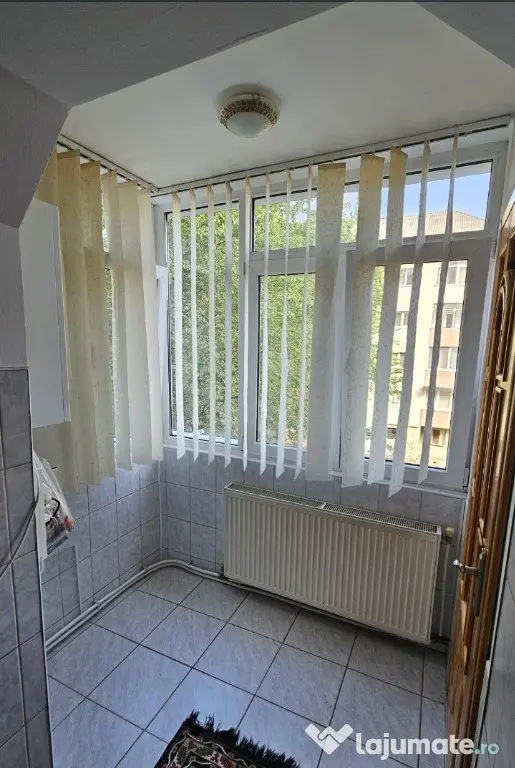 Apartament Cu 3 Camere Decomandate Etaj 2 - Zona Obcini