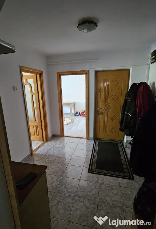 Apartament Cu 3 Camere Decomandate Etaj 2 - Zona Obcini