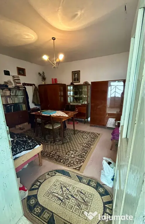 Casă din cărămidă cu teren intravilan 2.262 mp – Comănești