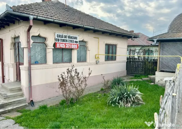 Casă din cărămidă cu teren intravilan 2.262 mp – Comănești