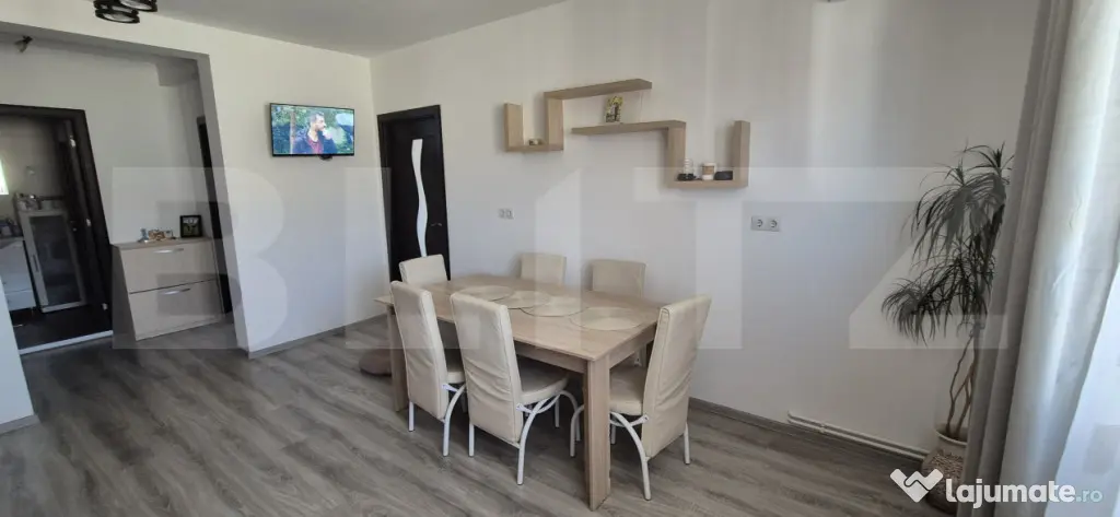 Apartament 2 camere semidecomandat, parcare, zona Terra