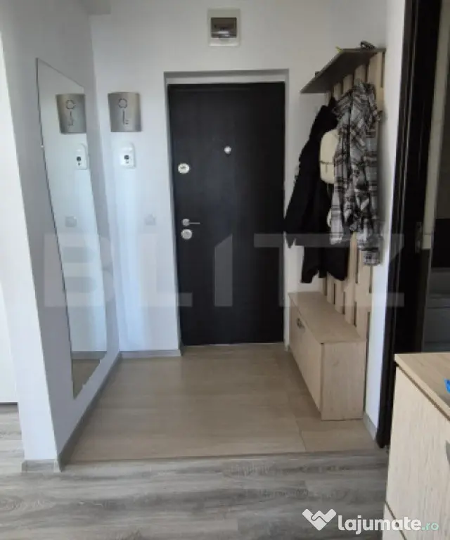 Apartament 2 camere semidecomandat, parcare, zona Terra