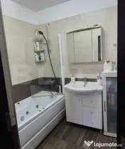 Apartament 2 camere semidecomandat, parcare, zona Terra