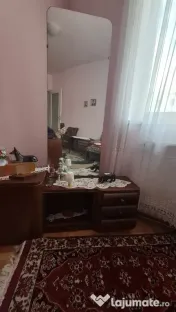 Mobila dormitor formată din recamier și toaletă cu oglindă mare 