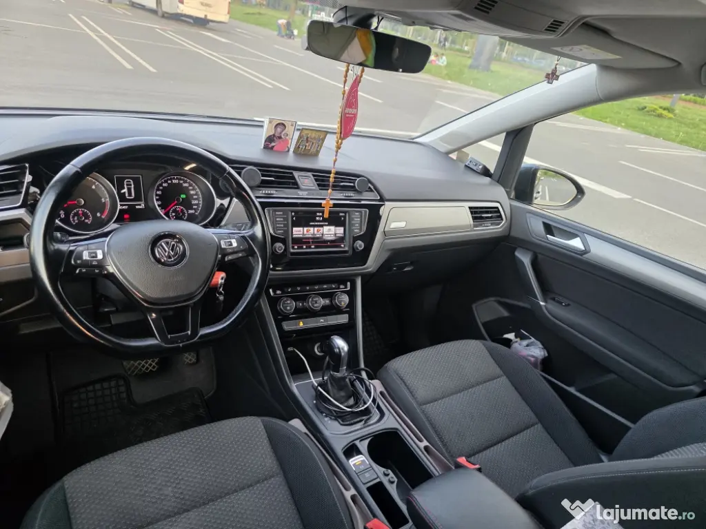 VW Touran 2016 cu 195.000km reali, 2.0 TDI 150CP Diesel, cutie automata, Webasto, camere