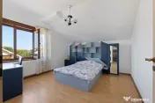 Apartament de inchiriat cu 3 camere in zona Intim