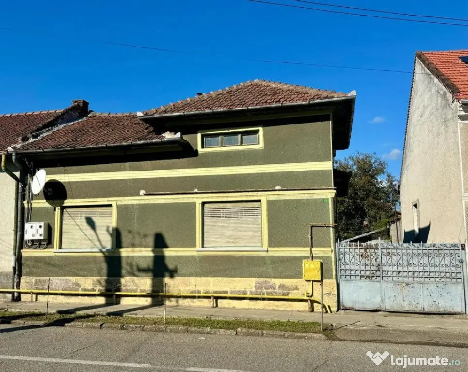 Vand casa ultracentrl Simeria din caramida acces de pe 2 ...
